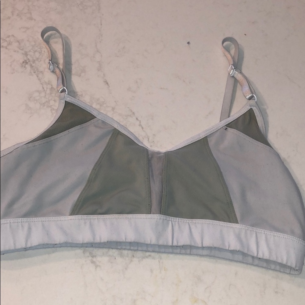 ALO sport bra size medium GOOD CONDITION